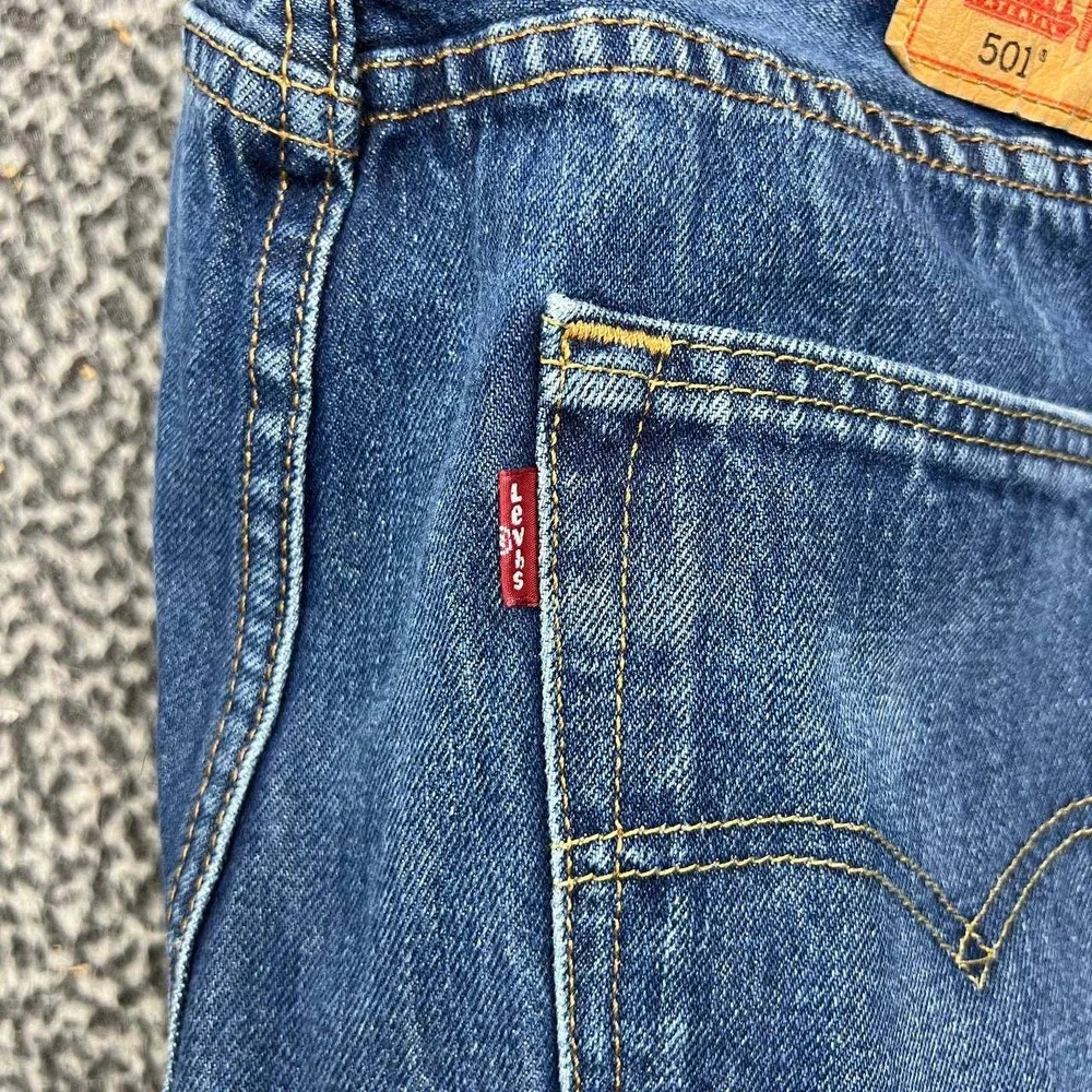 Levis 501 Jeans Men 33x32 Blue Denim Straight Leg Button Fly Original Fit